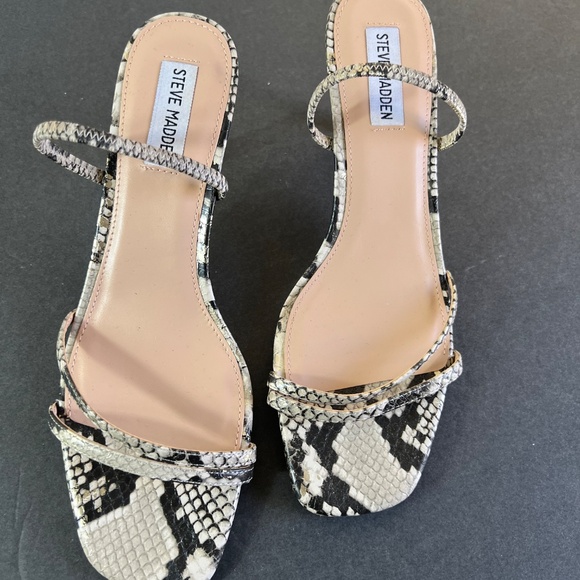 Sandals - Picture 3 of 6